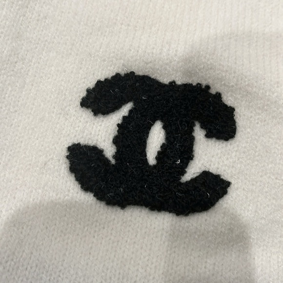 Cozy White and black cozy sweater - Picture 3 of 3